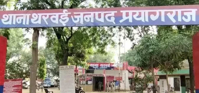 ट्रक की टक्कर से मोटरसाइकिल सवार युवक की मौत, दो घायल