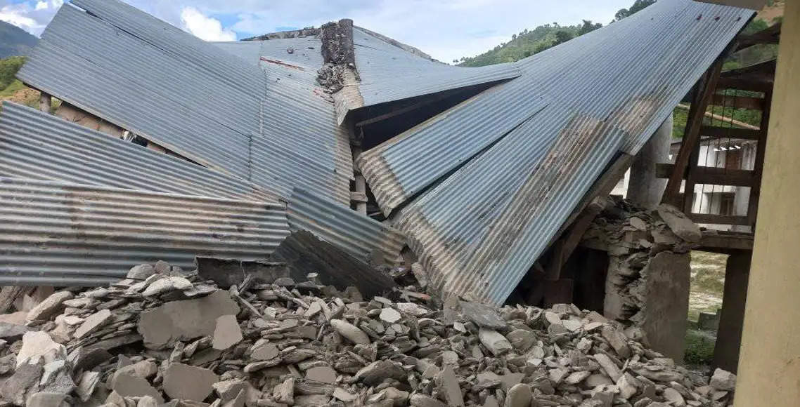 नेपाल: रूकुम पश्चिम में सौ से अधिक विद्यालयों के भवनों को भूकंप से नुकसान, 63 विद्यालय ध्वस्त