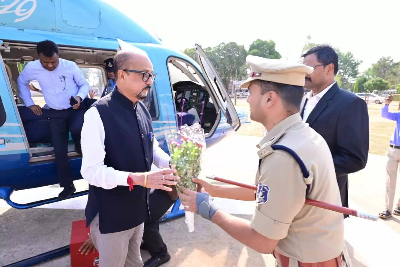 दो दिवसीय बलरामपुर दौरे पर राज्यपाल, कलेक्ट्रेट परिसर में किया पौधारोपण