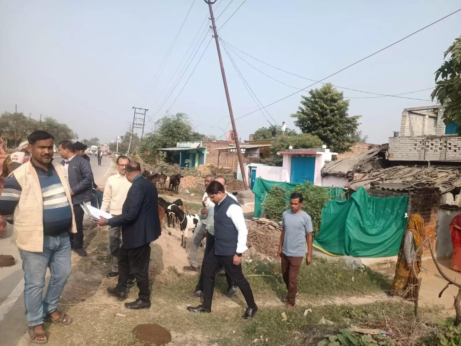 लखनऊ से आई टीम ने की योजना की जमीनी पड़ताल, लाभार्थियों से सीधे मिलकर जाना हाल