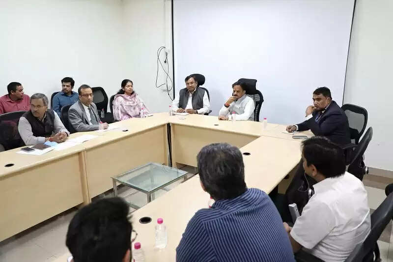 सुपर स्पेशलिटी अस्पताल रीवा में शुरू होंगे डीएम और एमसीएच पाठ्यक्रम: उप मुख्यमंत्री शुक्ल