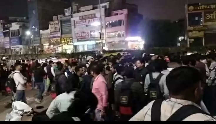 सीवर लाइन से बदबू आने से नौ छात्र बेहोश