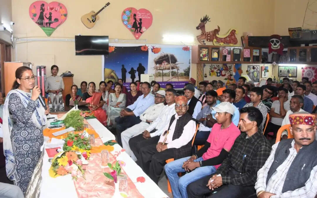 बीजेपी ताकुला मंडल के संवाद कार्यक्रम में कैबिनेट मंत्री रेखा आर्या हुई शामिल
