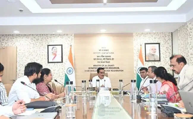 केंद्रीय जल शक्ति मंत्री ने राष्ट्रीय स्वच्छ गंगा मिशन और भारतीय वन्यजीव संस्थान के कार्यों की सराहना की