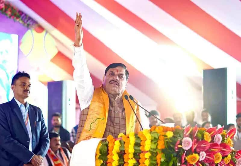 मुख्यमंत्री ने&nbsp;मप्र के शाजापुर जिले के 11 गांवों के नाम बदलने&nbsp;की घोषणा&nbsp;की, केजरीवाल पर साधा निशाना