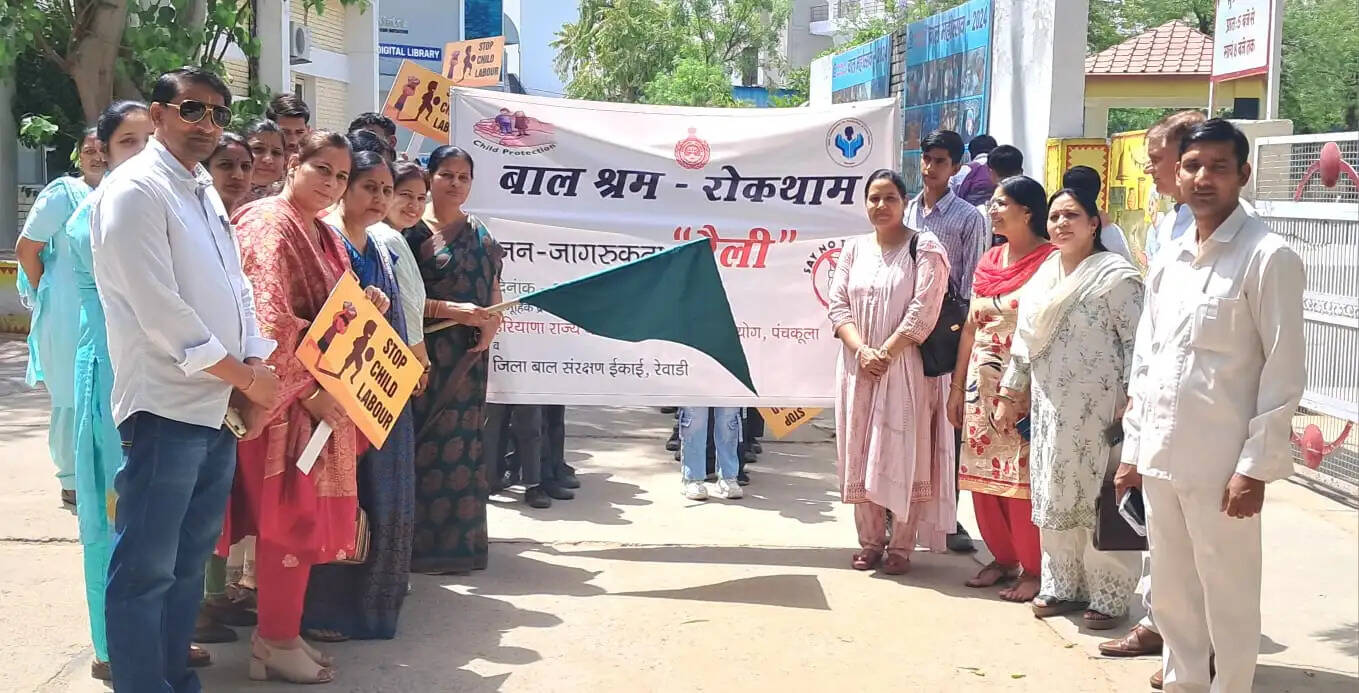 रेवाड़ी में बाल श्रम के विरुद्ध जागरूकता रैली का आयोजन