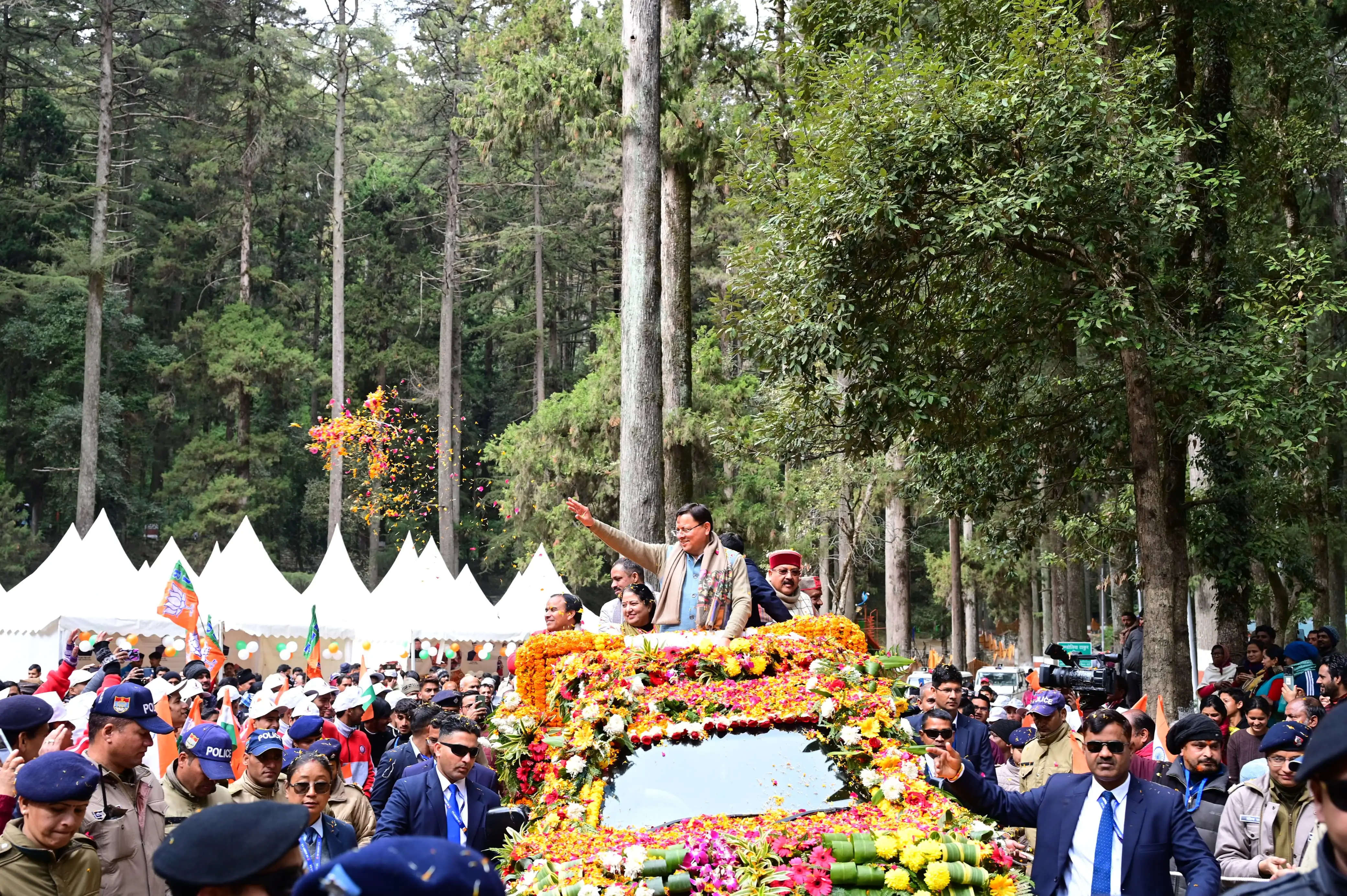 मुख्यमंत्री ने पौड़ी में 800 करोड़ की 353 विभिन्न विकास योजनाओं का किया शिलान्यास और लोकार्पण