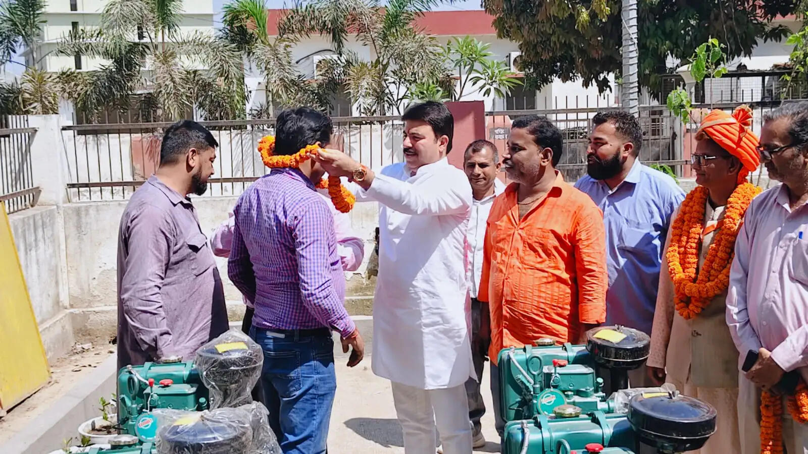 मुख्यमंत्री कृषक उपहार योजना: जौनपुर के 29 प्रगतिशील किसानों को कृषि उपकरण मिले