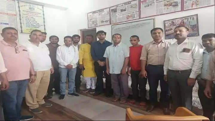 ग्वालियरः वर्षों पूर्व अपनों से बिछड़े दानिश व देवेन्द्र को जिला प्रशासन की पहल ने परिजनों से मिलाया