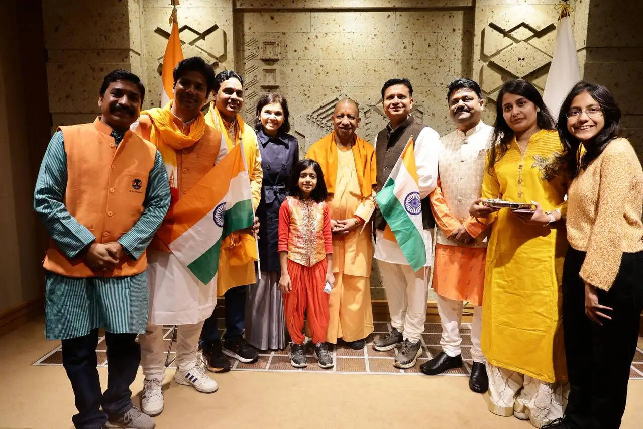 टोक्यो में उमड़ा अपनापन, प्रवासी भारतीयों ने किया मुख्यमंत्री योगी का जाेरदार स्वागत