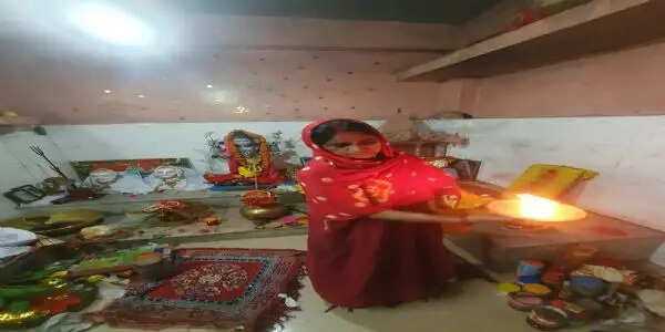 महाकाल मंदिर में मां कुष्मांडा की वैदिक मंत्रोच्चार के साथ हुई पूजा-अर्चना