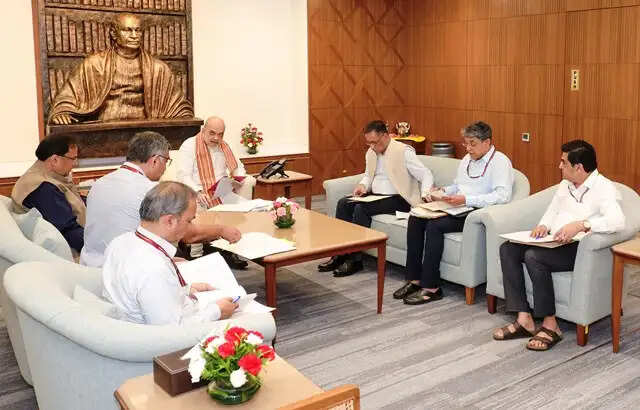 अमित शाह ने सीमावर्ती जिलों में जनसंख्या में हो रहे बदलावों के अध्ययन का दिया निर्देश