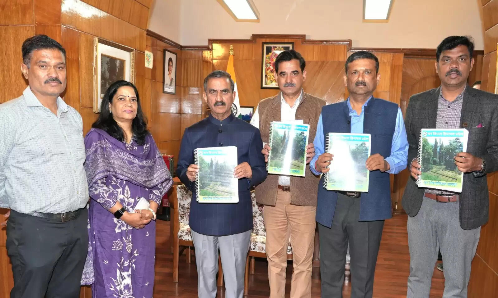 मुख्यमंत्री ने नवनियुक्त ‘वन मित्रों’ के लिए प्रशिक्षण मैनुअल किया जारी