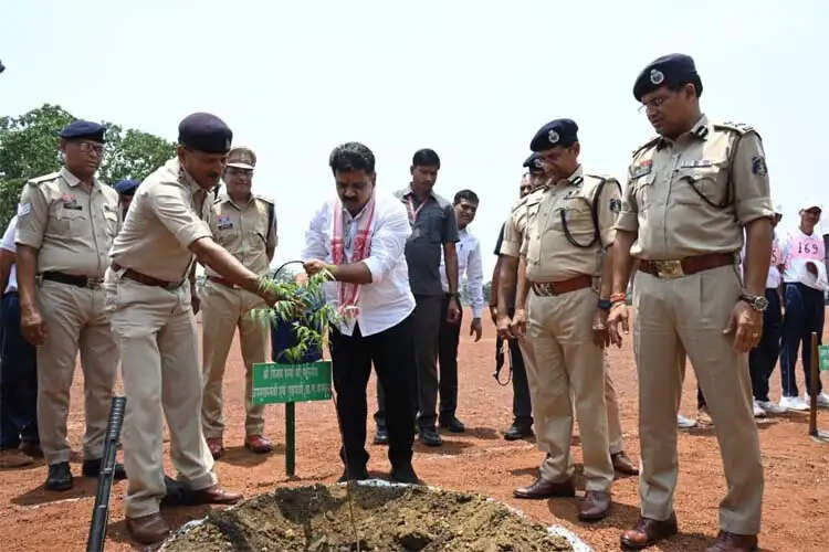उप मुख्यमंत्री&nbsp;विजय शर्मा 33 प्रशिक्षु उप पुलिस अधीक्षकों के बुनियादी प्रशिक्षण सत्र शुभारंभ में हुए शामिल