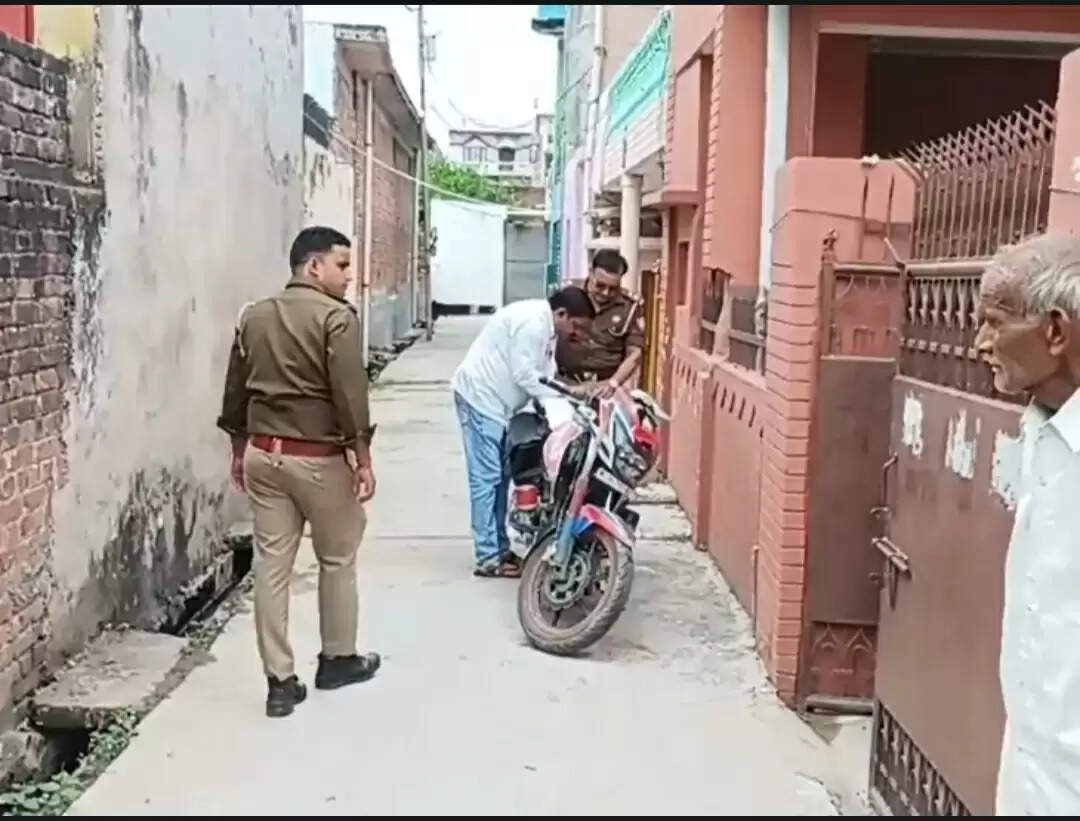 पत्नी और ​बच्चों के वियोग में युवक ने फांसी लगा दी जान