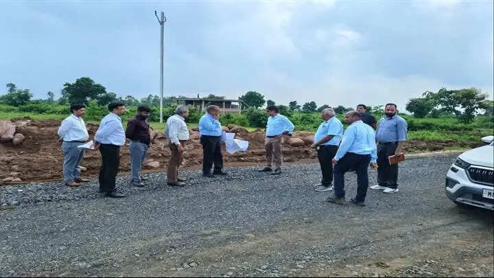भोपालः एमएसएमई आयुक्त ने नवीन औद्योगिक क्षेत्र अगरिया छापर का किया स्थल निरीक्षण