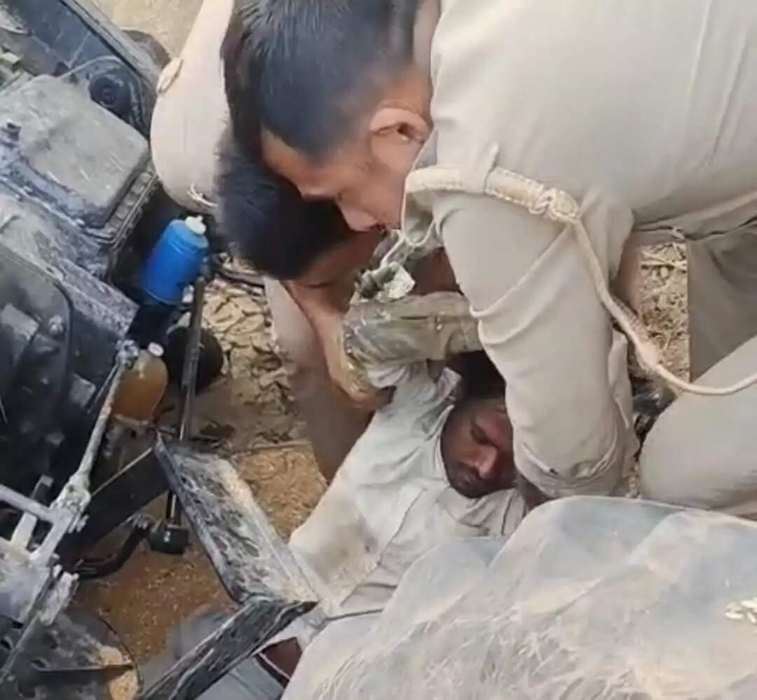 ट्रैक्टर खाई में गिरने से किसान की मौत, ड्राइवर गम्भीर