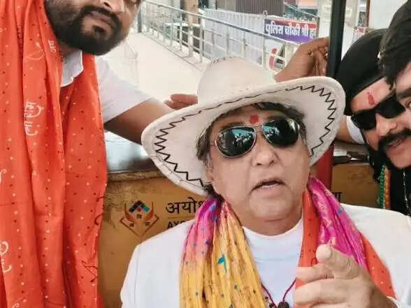 महाभारत टीवी सीरियल के 'भीष्म' अभिनेता मुकेश खन्ना पहुंचे अयोध्या, श्री राम जन्मभूमि में राम लला के किये दर्शन