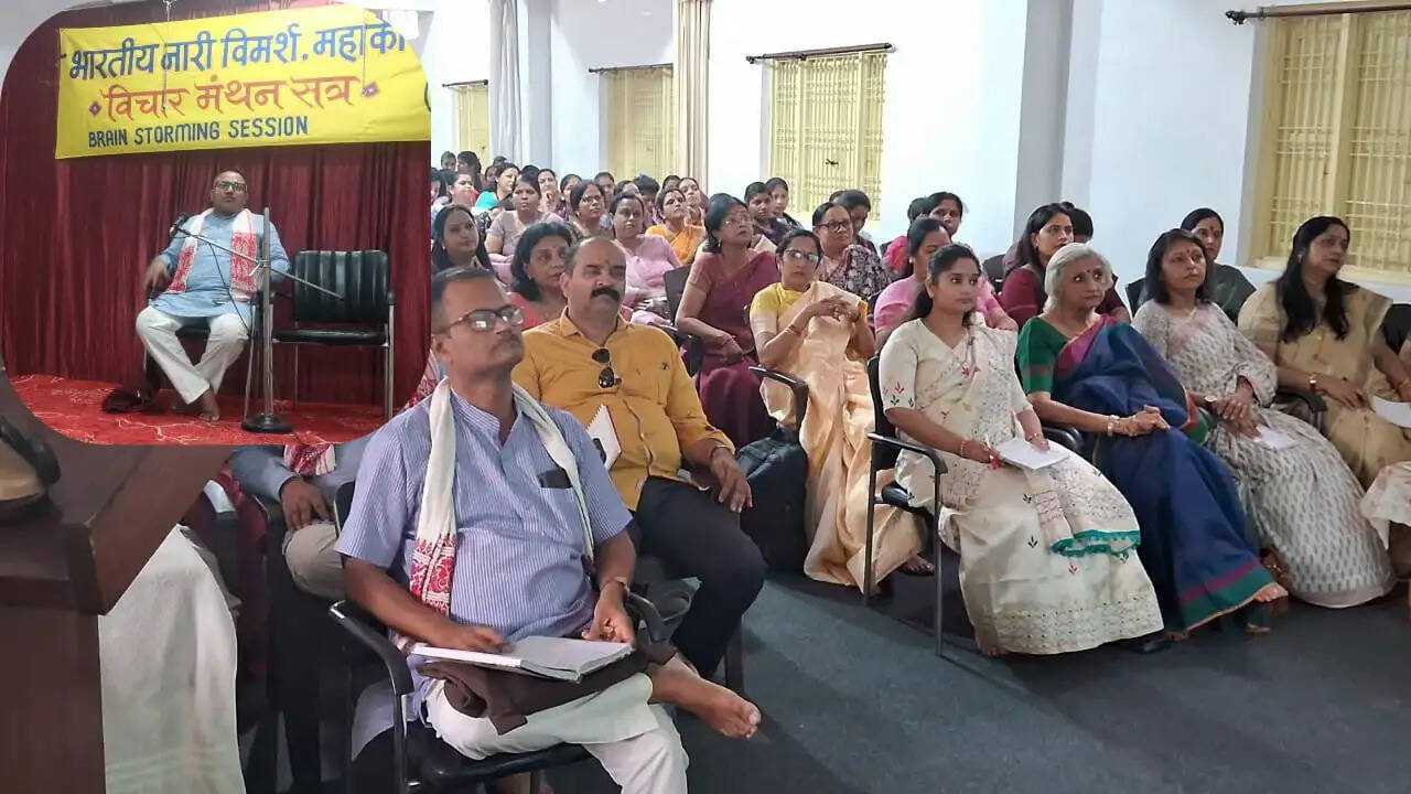 जबलपुर : वर्तमान परिदृश्य में भारतीय महिला का प्रतिमान स्थापित करना परम आवश्यक है : कैलाशचंद्र