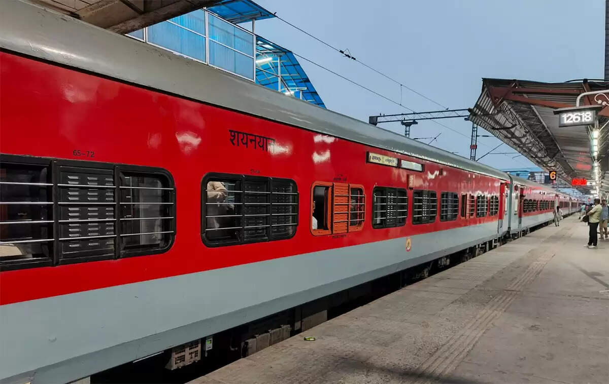 मुरादाबाद रेलवे स्टेशन पर महंगी चाय बेचने पर स्टॉल संचालक पर जुर्माना