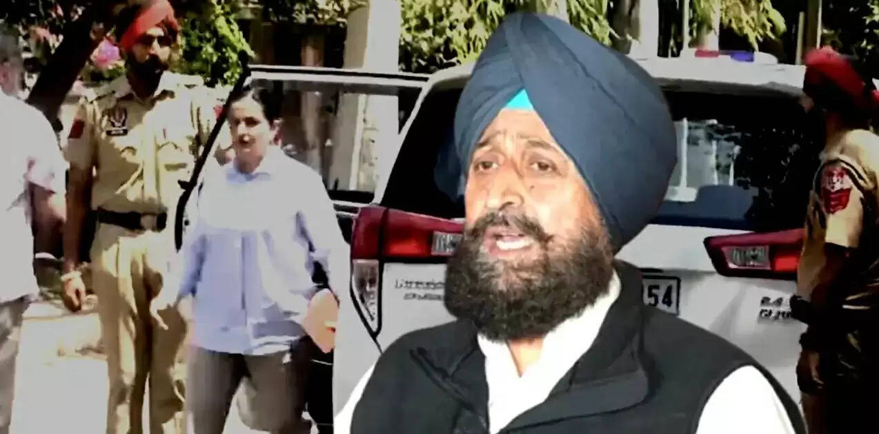 '50 हैंड ग्रेनेड' वाले बयान पर बाजवा के खिलाफ केस दर्ज, पंजाब से दिल्ली तक सियासत गरमाई, कांग्रेस बोली- डरने वाले नहीं