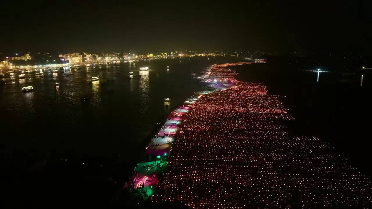बाबा विश्वनाथ की नगरी काशी देव दीपावली के अनुपम प्रकाश से आलोकित : प्रधानमंत्री नरेन्द्र मोदी