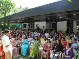 इंदाैर:&nbsp;महापौर सचिवालय में ‘नारी संवाद’, महिलाओं की बढ़ती भागीदारी पर जोर, अधिनियम के समर्थन में आतिशबाजी