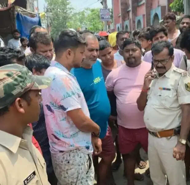 विद्युत आपूर्ति बहाल नहीं होने को लेकर प्रदर्शन