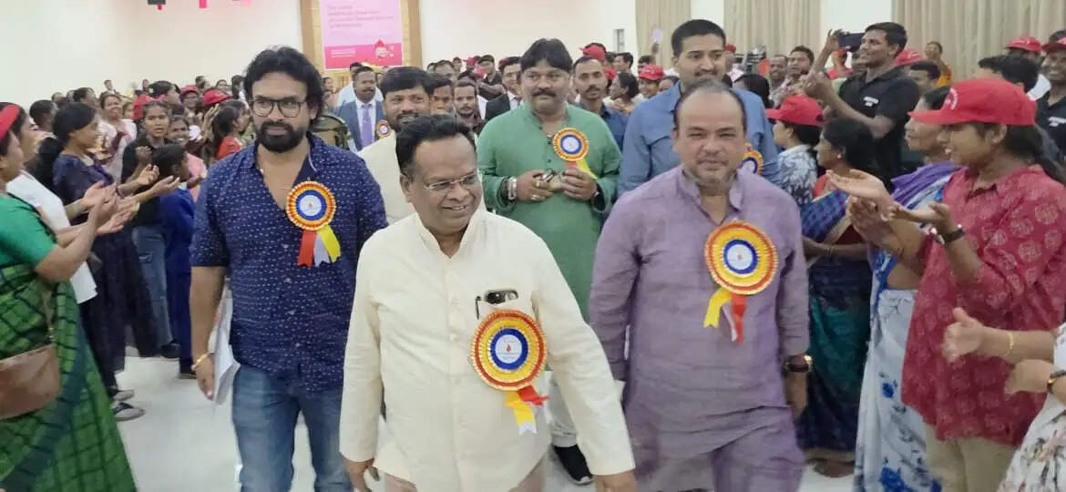 रक्तदान शिविर में स्वास्थ्य मंत्री ने हिस्सा लिया, रक्तदान को बताया सेवा का सर्वोत्तम रूप