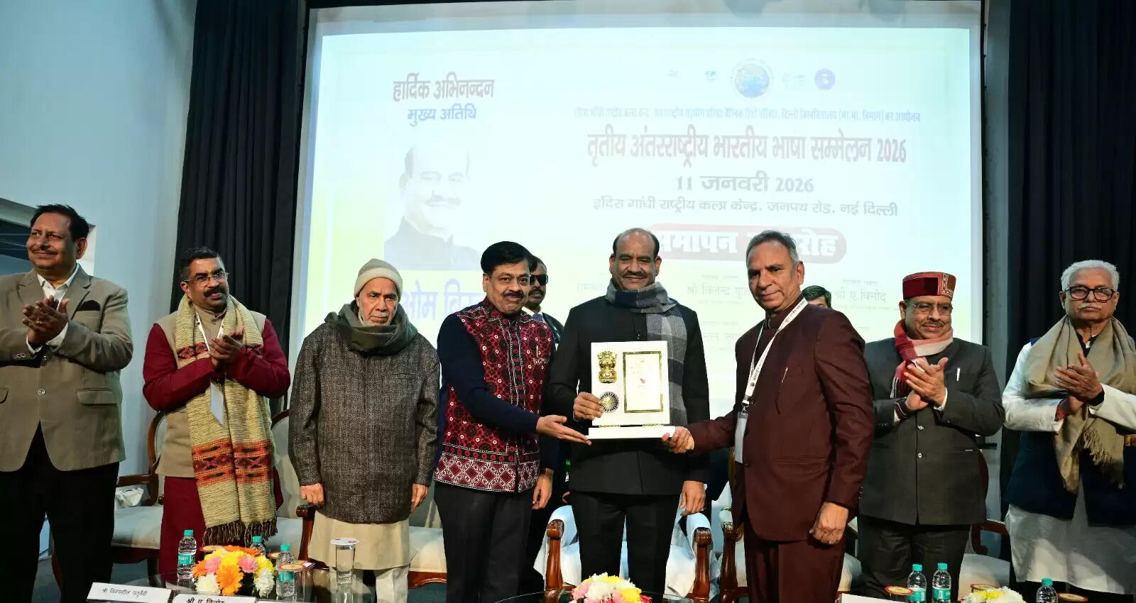 जड़ों से जुड़े लोग अपनी भाषा में बात करते हैं: ओम बिड़ला