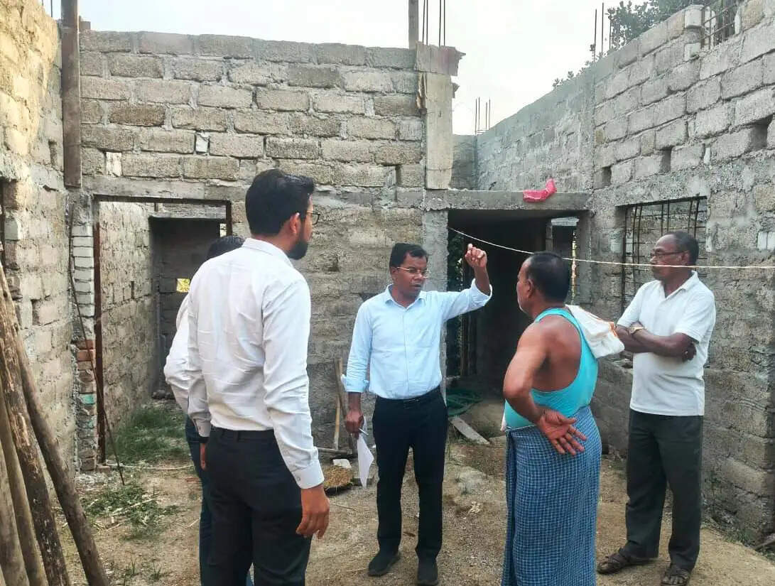 सीईओ गोकुल रावटे ने ग्राम पंचायतों का किया औचक निरीक्षण