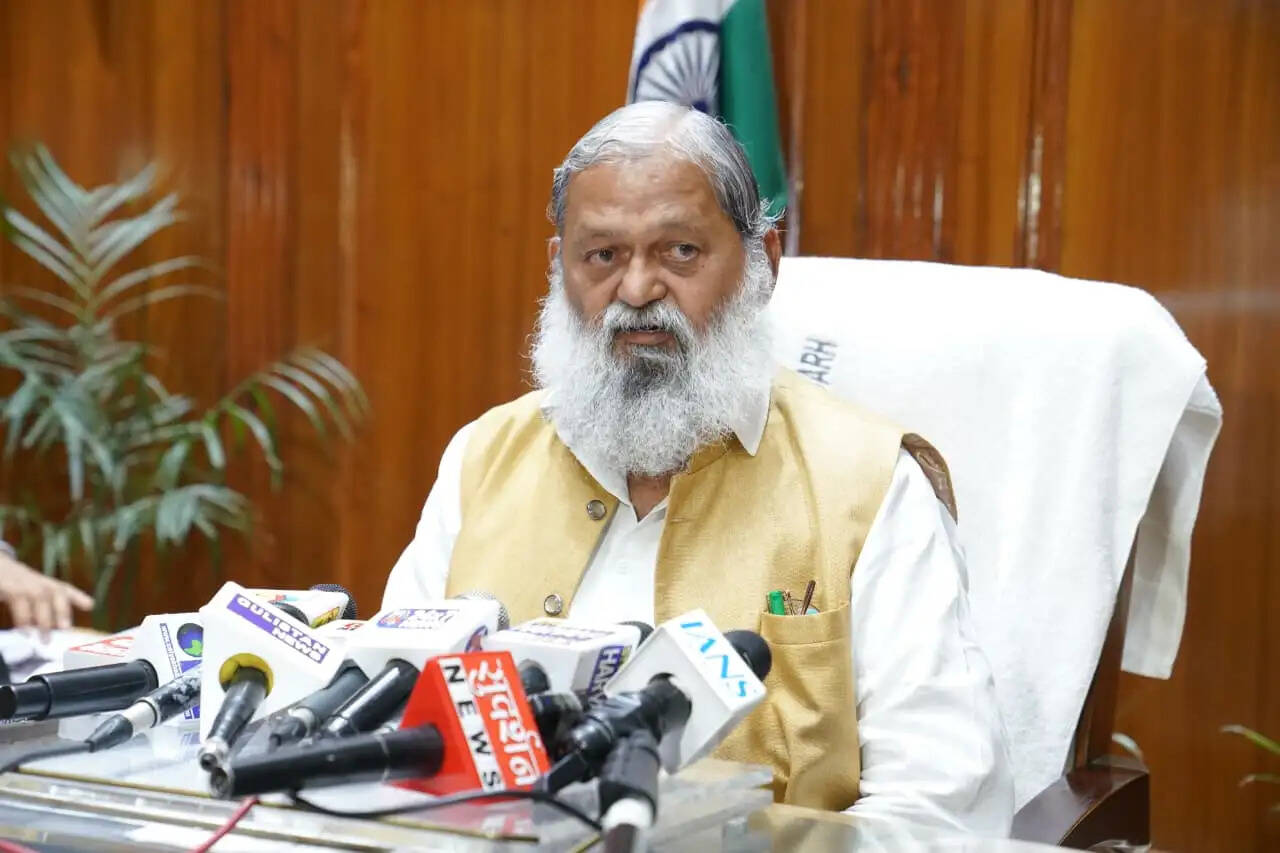 हरियाणा रोडवेज बेड़े में शामिल हाेंगी पांच सौ ईवी सहित एक हजार नई बसें: विज