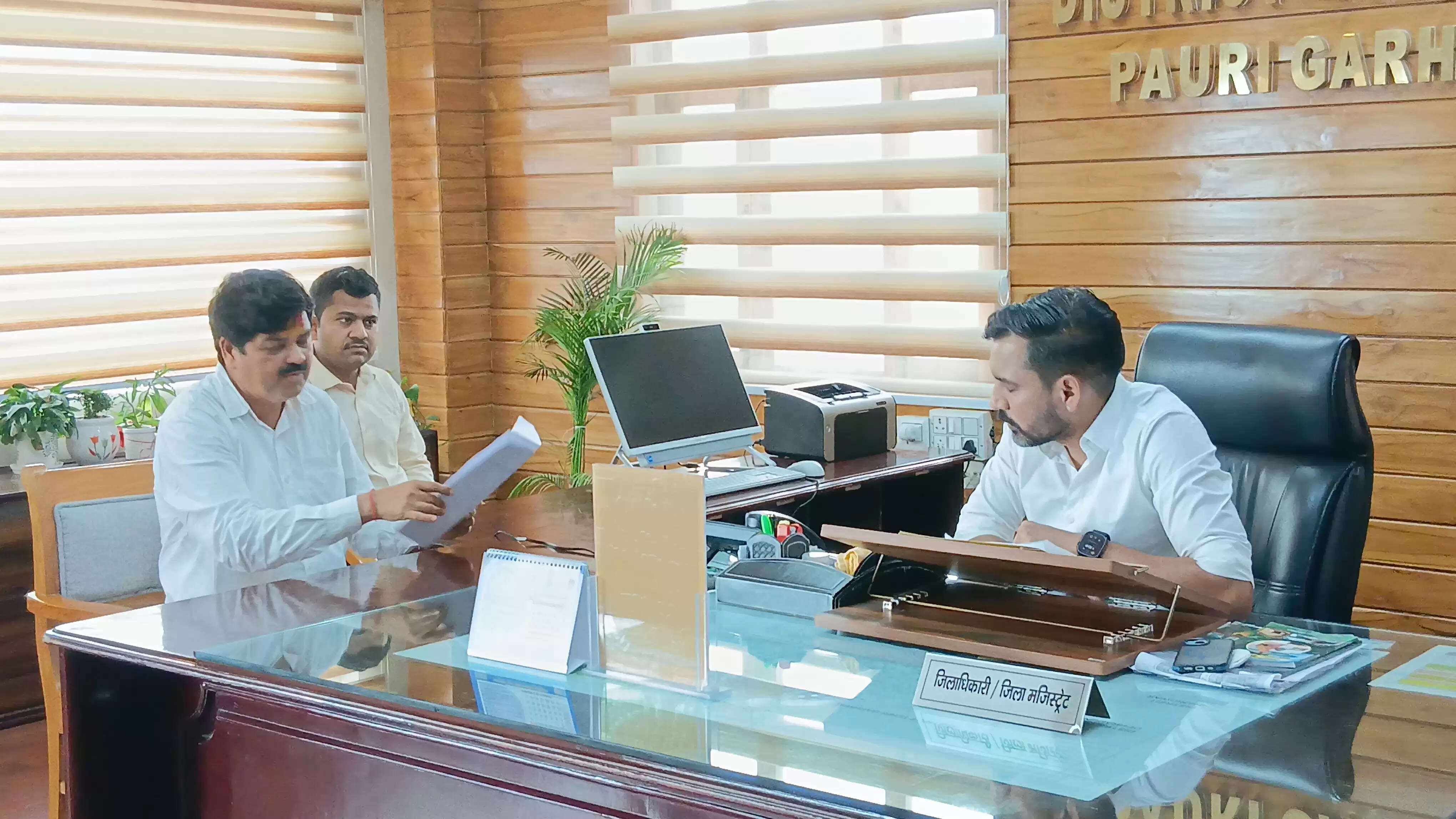 पंचायत चुनाव की आरक्षण सूची में हुए बदलाव से गुस्से&nbsp;में&nbsp;गाेदियाल,&nbsp;डीएम&nbsp;से&nbsp;की&nbsp;मुलाकात