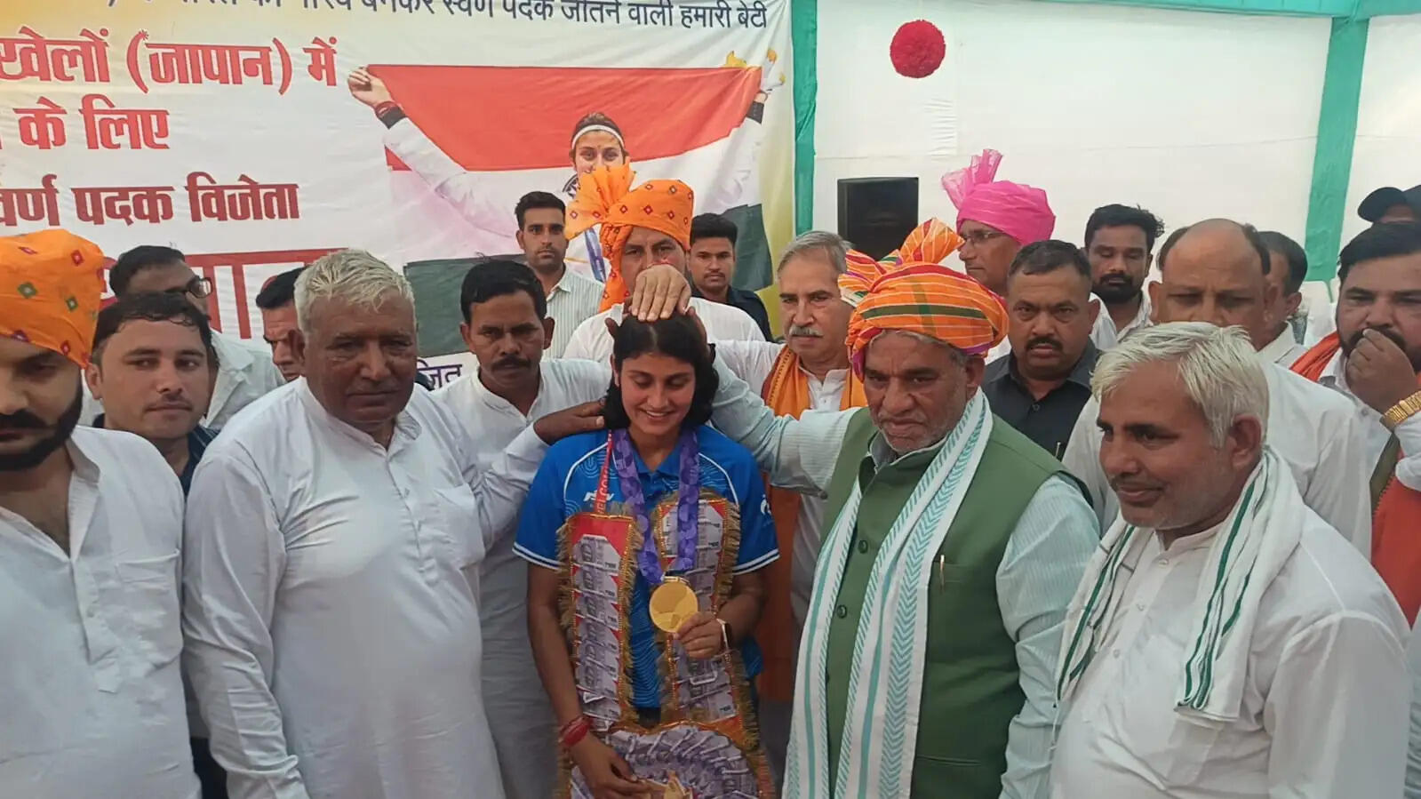 जींद : एशियन गेम्स में गोल्ड जीतने के बाद गांव पहुंची पूजा हथवाला, हुआ भव्य स्वागत