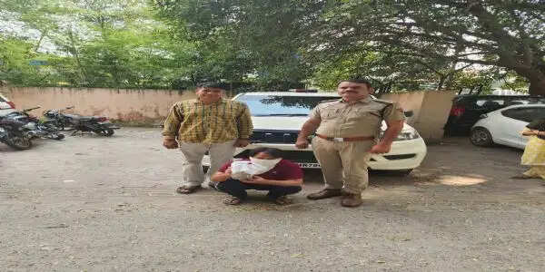डॉलर सस्ते में दिलाने का झांसा देकर लाखों ठगने का आरोपित गिरफ्तार