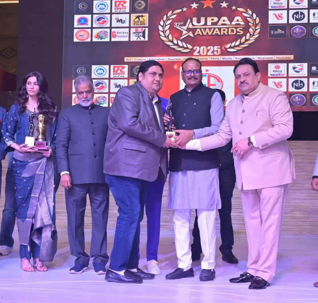 उत्तर प्रदेश के उपमुख्यमंत्री ब्रजेश पाठक ने मोतिहारी के निशांत उज्ज्वल काे किया सम्मानित