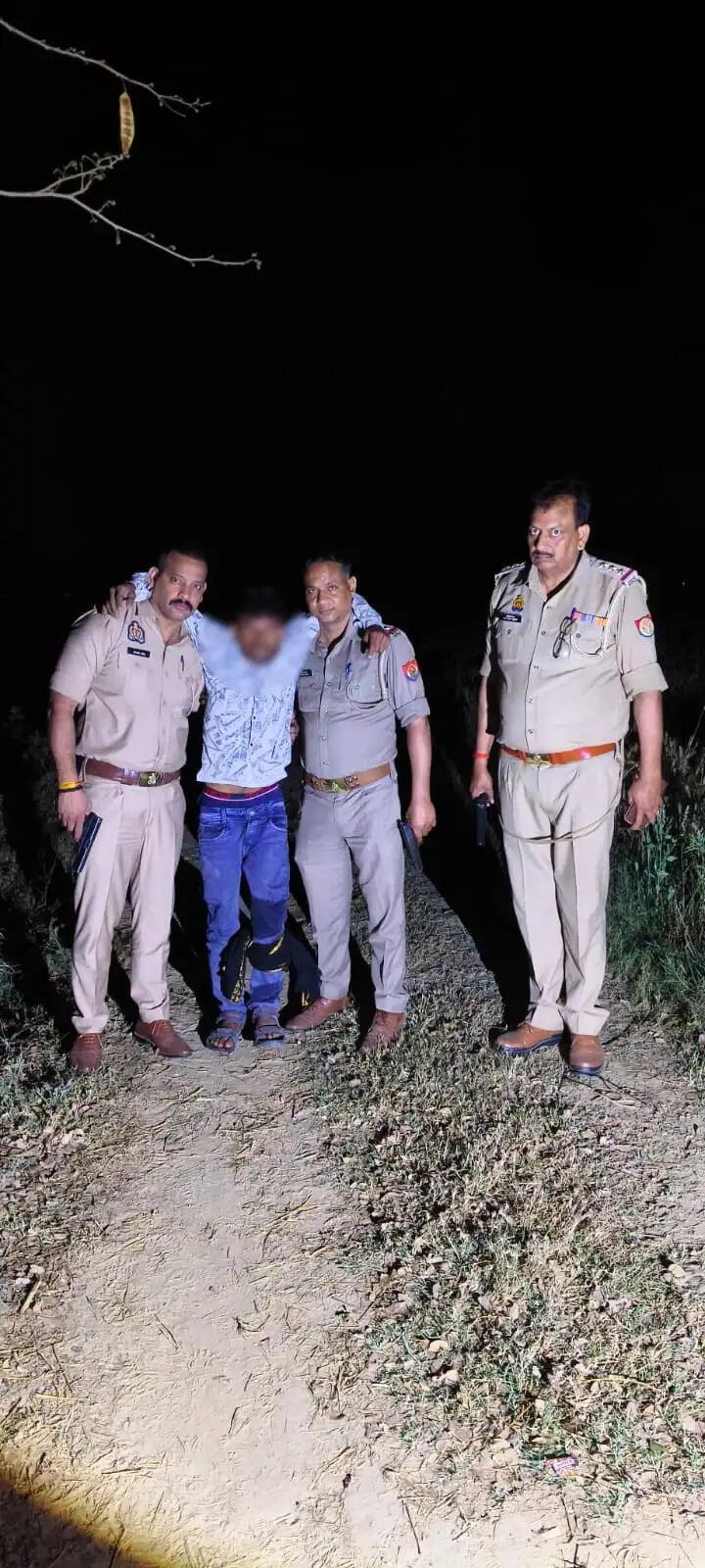 पुलिस मुठभेड़ में गोली लगने से लुटेरा घायल,दीवान को भी लगी गोली