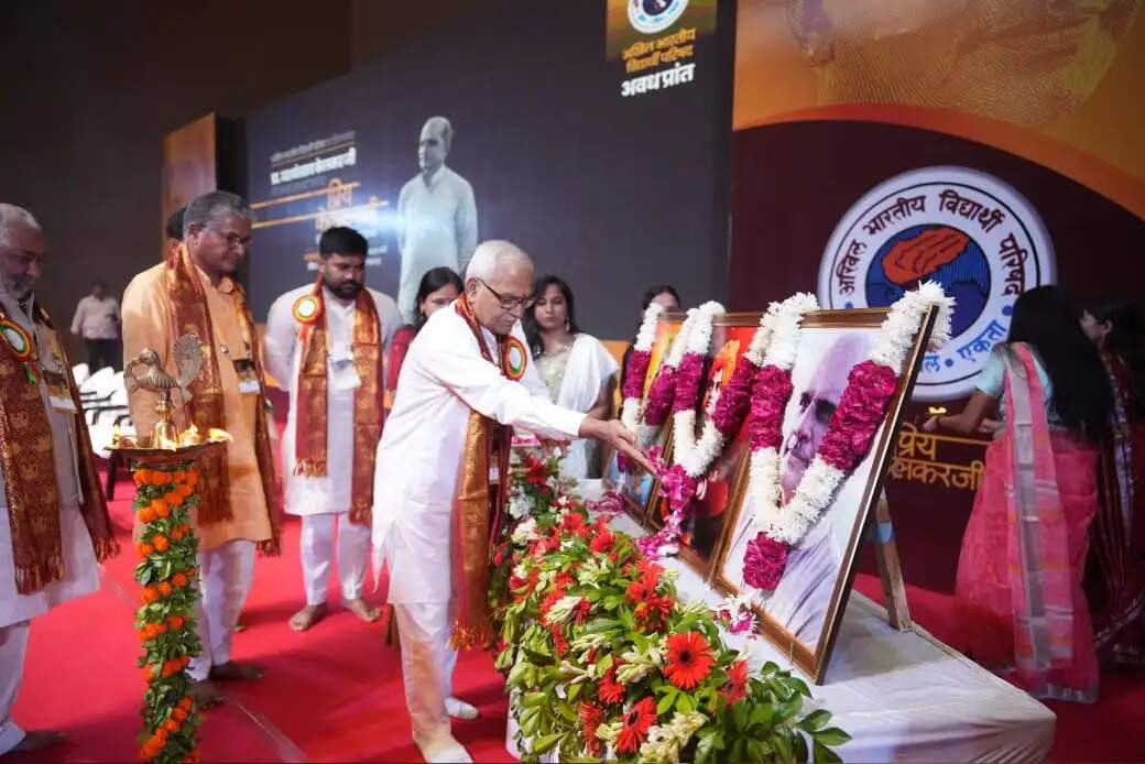 प्रो. केलकर ने विद्यार्थी परिषद को छात्र संगठन के साथ ही बनाया राष्ट्र निर्माण का सशक्त माध्यम : स्वांत रंजन