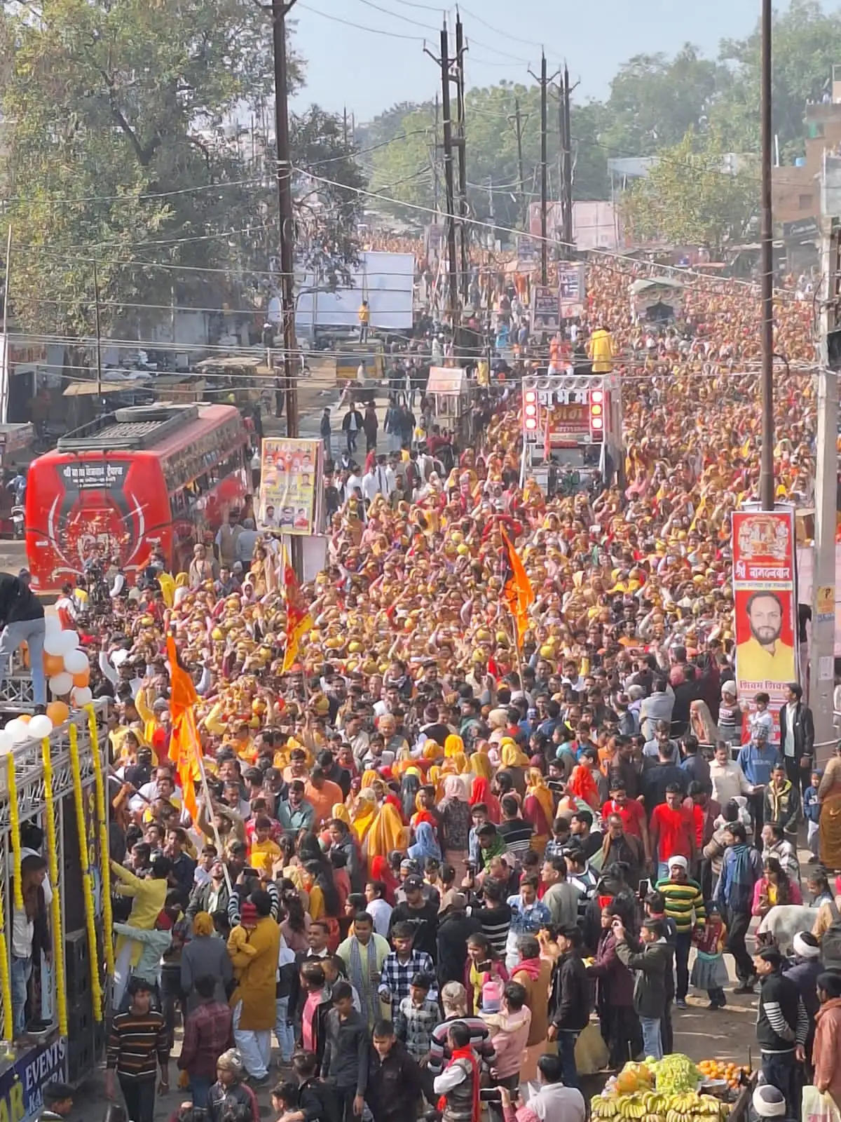 हजारों कलशों के साथ निकली कलश यात्रा,नगर बना लघु अयोध्या