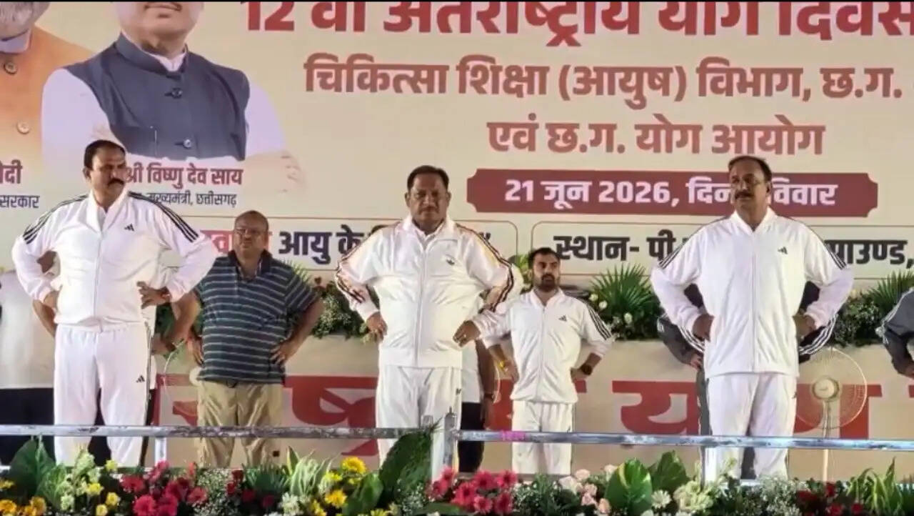 अंतरराष्ट्रीय योग दिवस पर सरगुजा में उमड़ा जनसैलाब, मुख्यमंत्री विष्णुदेव साय ने जनता के साथ किया योगाभ्यास