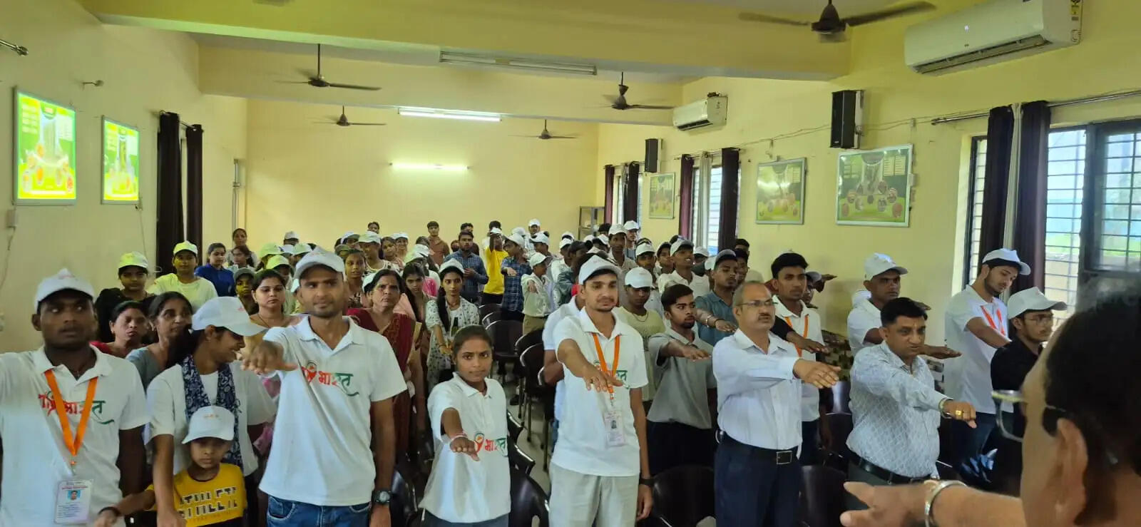 जाडस एग्री क्लीनिक बिजनेस केंद्र पर छात्र-छात्राओं ने सुना नशा मुक्त भारत पर पीएम नरेन्द्र मोदी का वर्चुअल संवाद