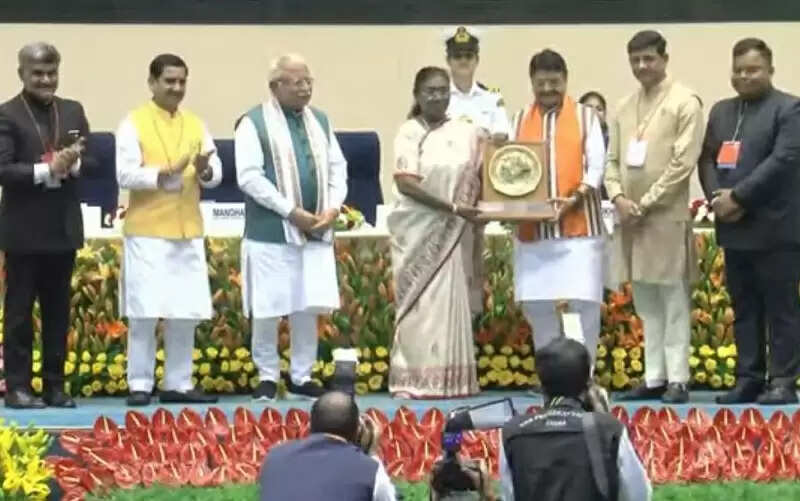 स्वच्छता का सिरमौर 'इंदौर', लगातार आठवीं बार बना देश का सबसे स्वच्छ शहर