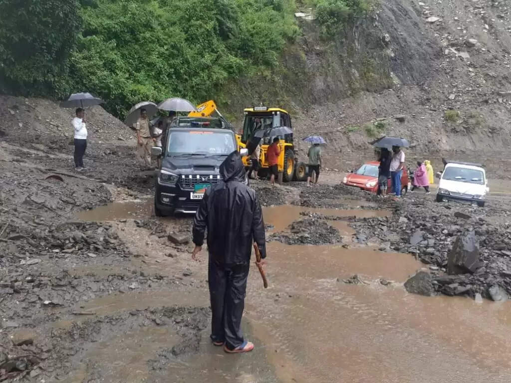 चंपावत में भारी बारिश, नेशनल हाइवे प्रभावित