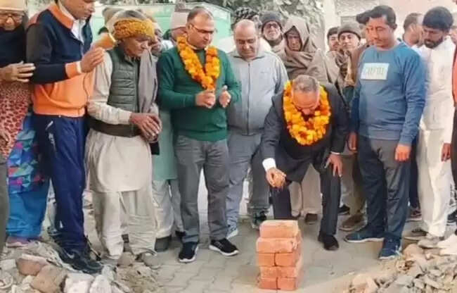 सोनीपत: मेयर ने सामुदायिक भवन का निर्माण के लिए नीँव रखी