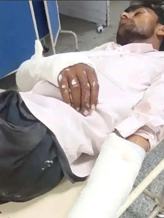 रंजिश का खूनी खेल! रास्ता रोक युवक पर लोहे की रॉड से हमला, कई हड्डियां टूटीं, सात पर मुकदमा