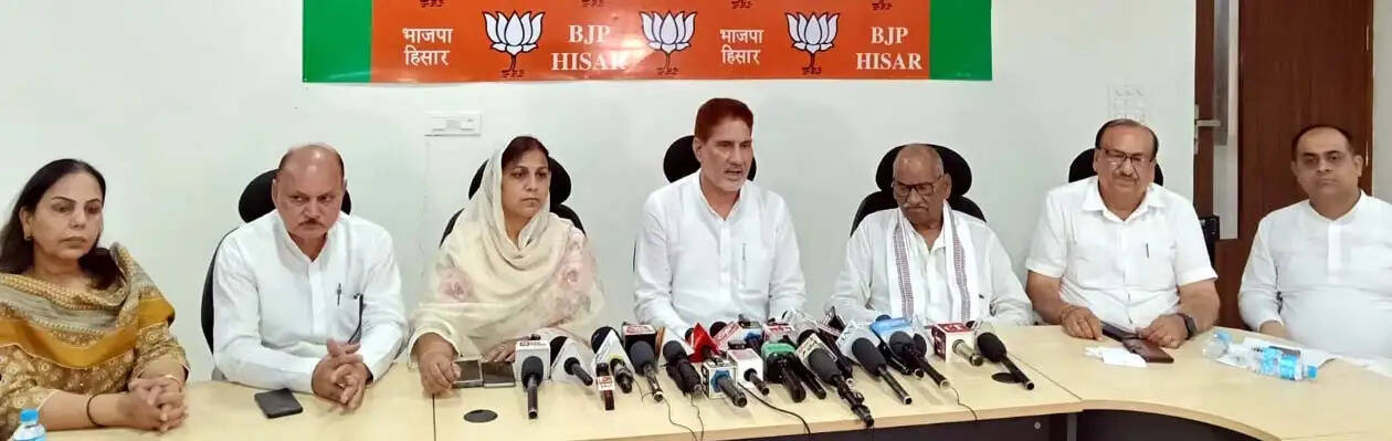 हिसार : प्रधानमंत्री नरेन्द्र मोदी के 25 साल के सेवा सफर पर भाजपा चलाएगी सेवा पखवाड़ा : सुभाष बराला