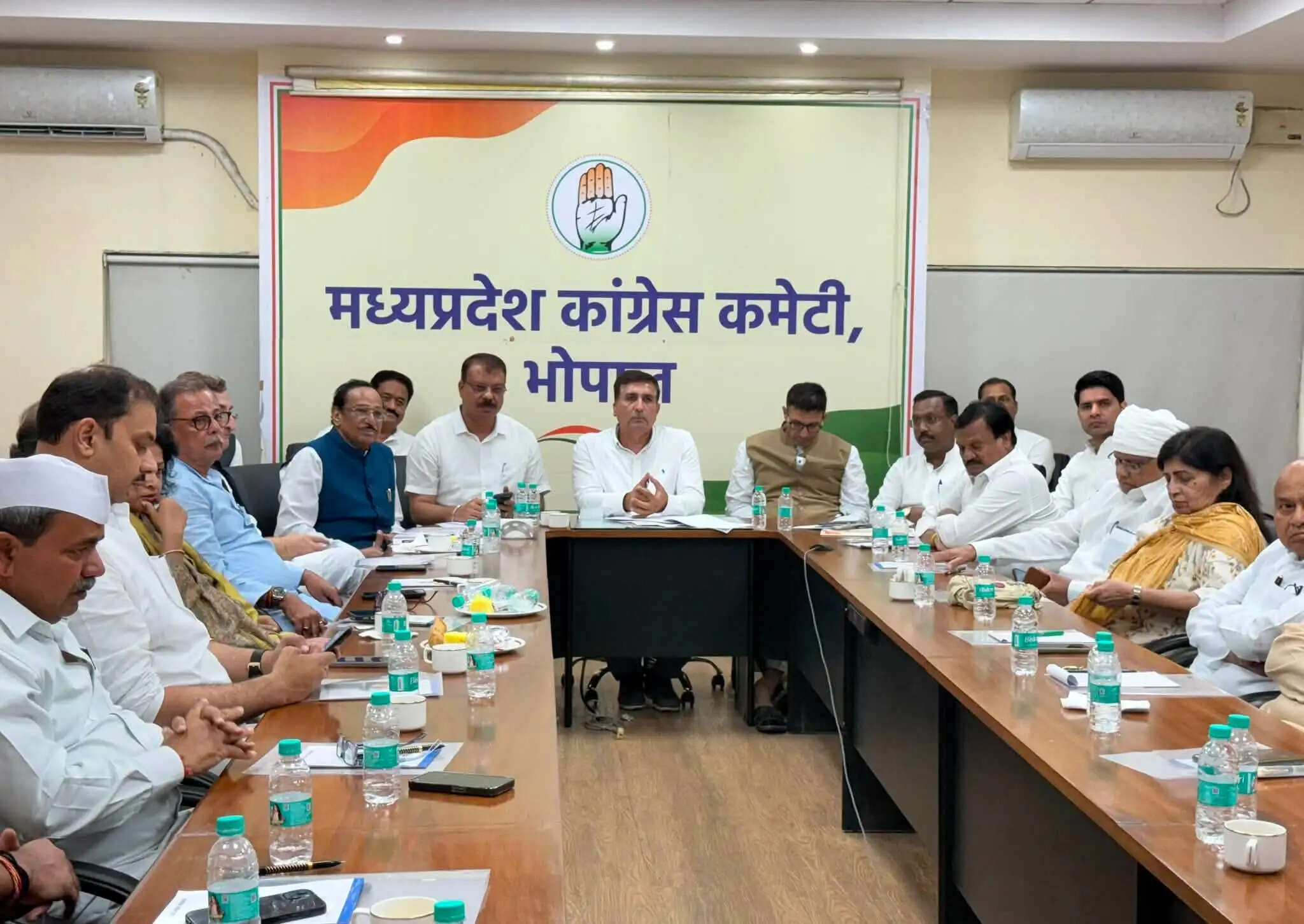 मप्र कांग्रेस पॉलिटिकल अफेयर्स कमेटी की बैठक में संगठन और जनहित के मुद्दों पर मंथन