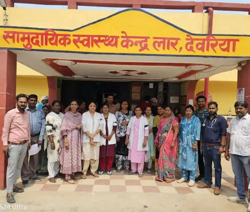 लंबित मानदेय को लेकर एनएचएम संविदा कर्मियों ने किया प्रदर्शन, कार्य बहिष्कार की चेतावनी