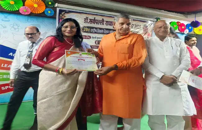 नारनाैल: केंद्रीय विश्वविद्यालय की डॉ. सुमन रानी को डॉ. राधाकृष्णन पुरस्कार से नवाजा
