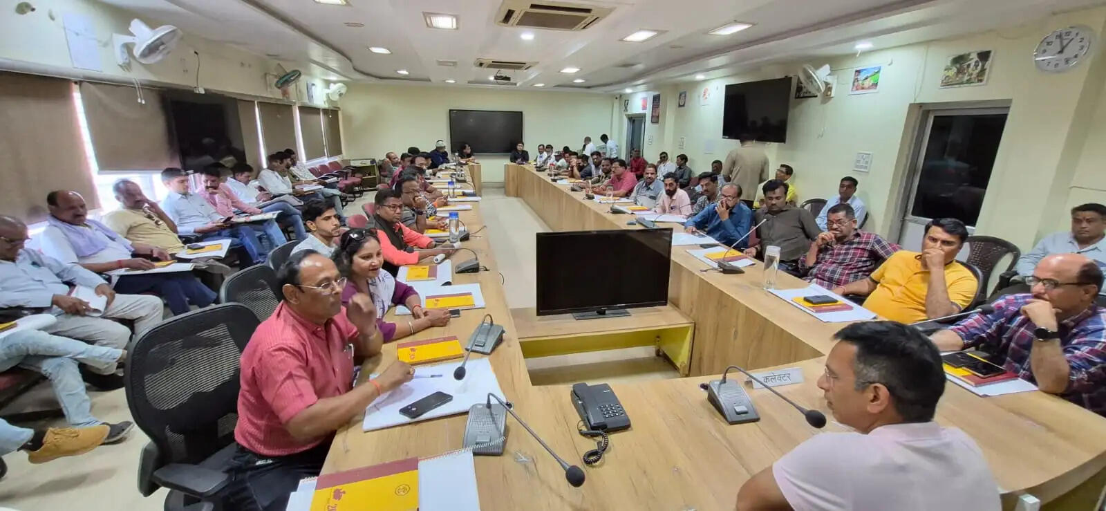 दमोहः कलेक्टर ने पत्रकारों से किया संवाद, होली की दी शुभकामनाएं